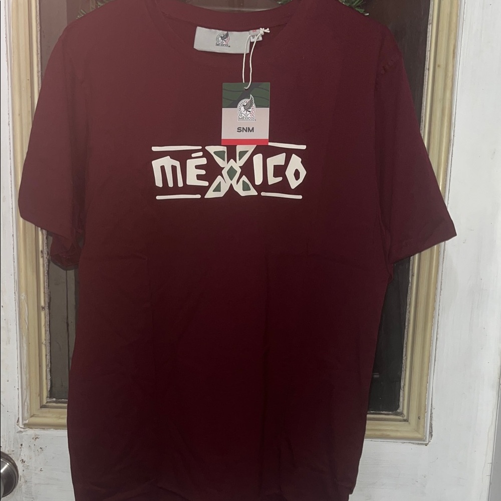 NWT Men's Burgundy Mexico Graphic T-Shirt